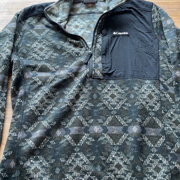 Large Patterned Columbia Quarter-Zip - Picture 2 of 4